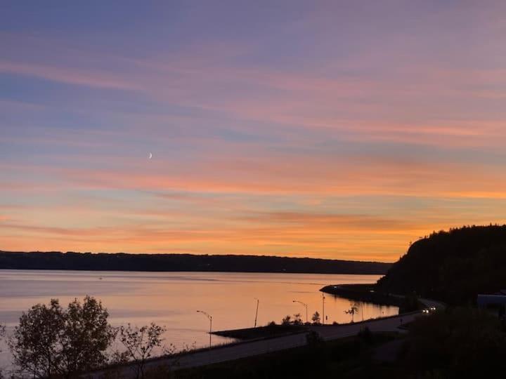 Suite 2 Fleche Du Fjord Vue Saguenay Mont Valin Saint-Fulgence Extérieur photo